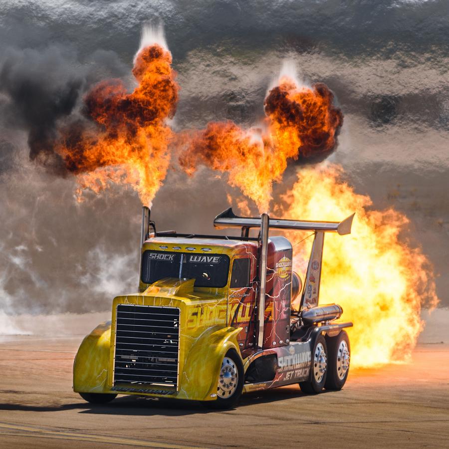  Peterbilt ShockWave Jet Truck 2006 года  (фото 5 из 13)